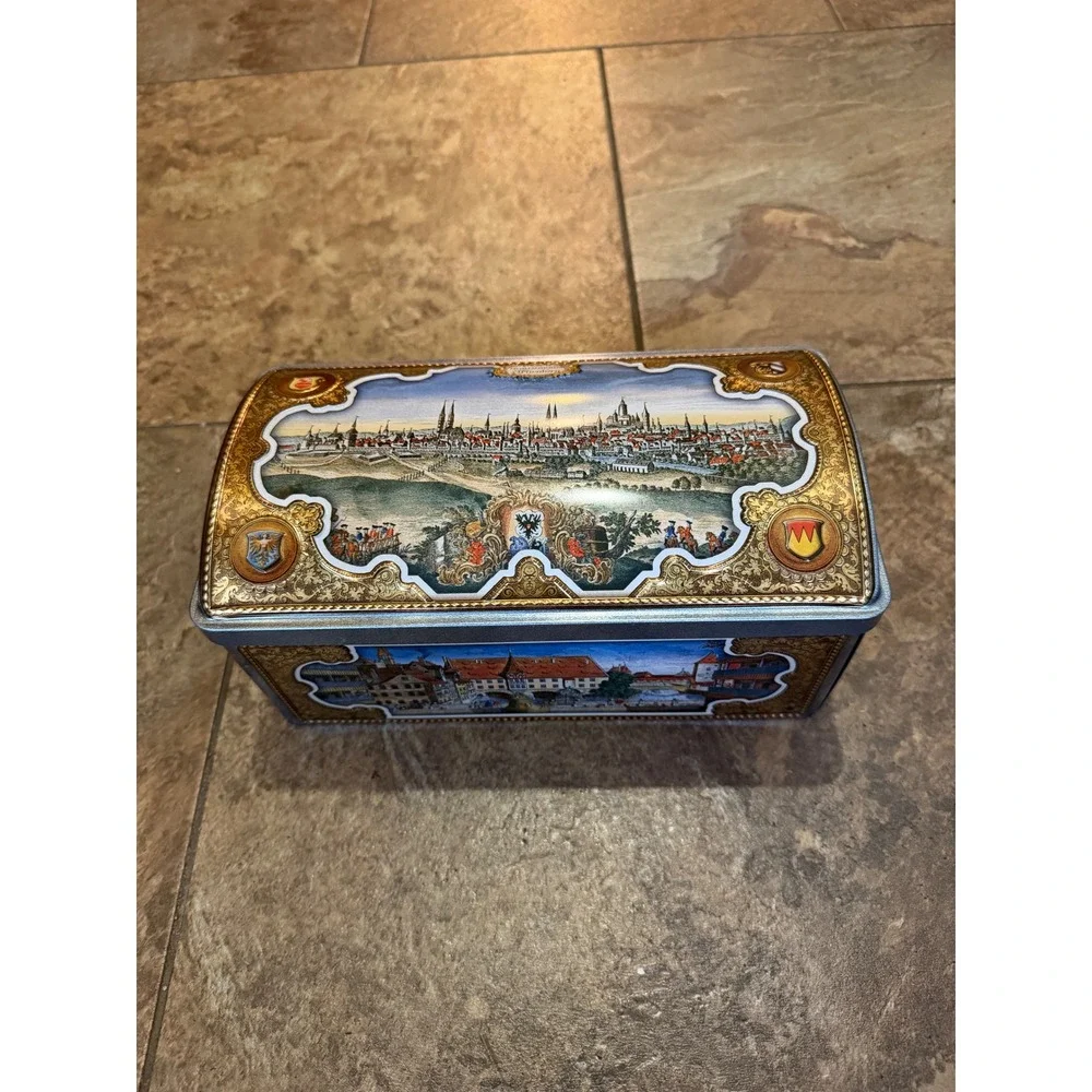 Lebkuchen-Schmidt Nuremberg German Biscuit Tin Domed Chest Nurnberg Cityscape